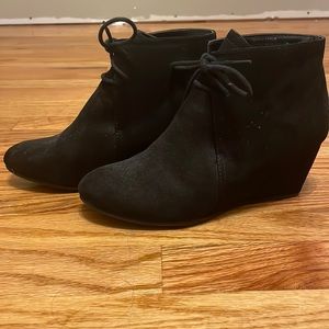 New Directions Women's Heeled Boots Black
